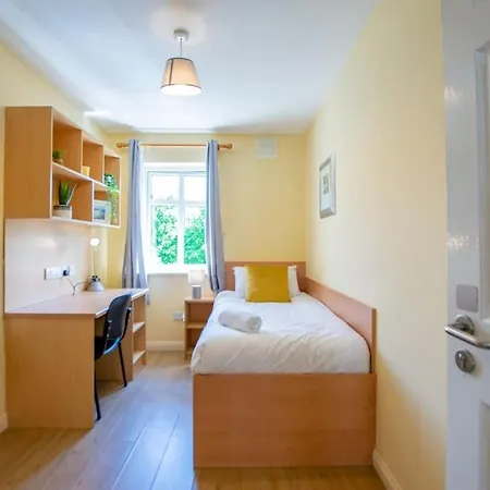Holiday home 68 - Large Townhouse With Parking By Shortstays *