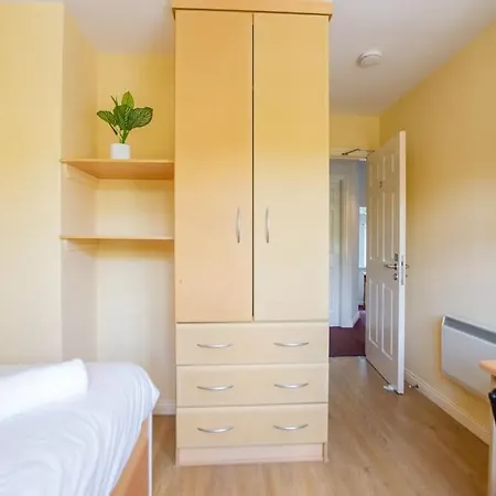 Holiday home 68 - Large Townhouse With Parking By Shortstays